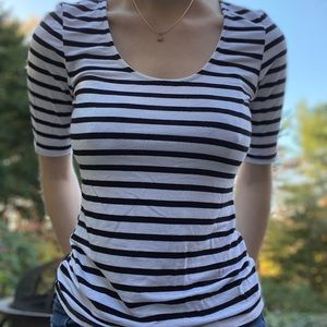 FERVOUR Striped 3/4 Top Size Small 🖤🤍